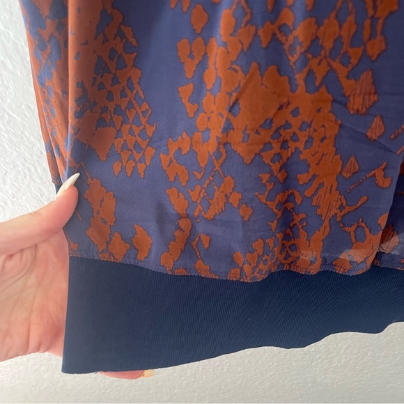 Trina Turk Silk Patterned Long Sleeve Blouse Size Large - Picture 5 of 11
